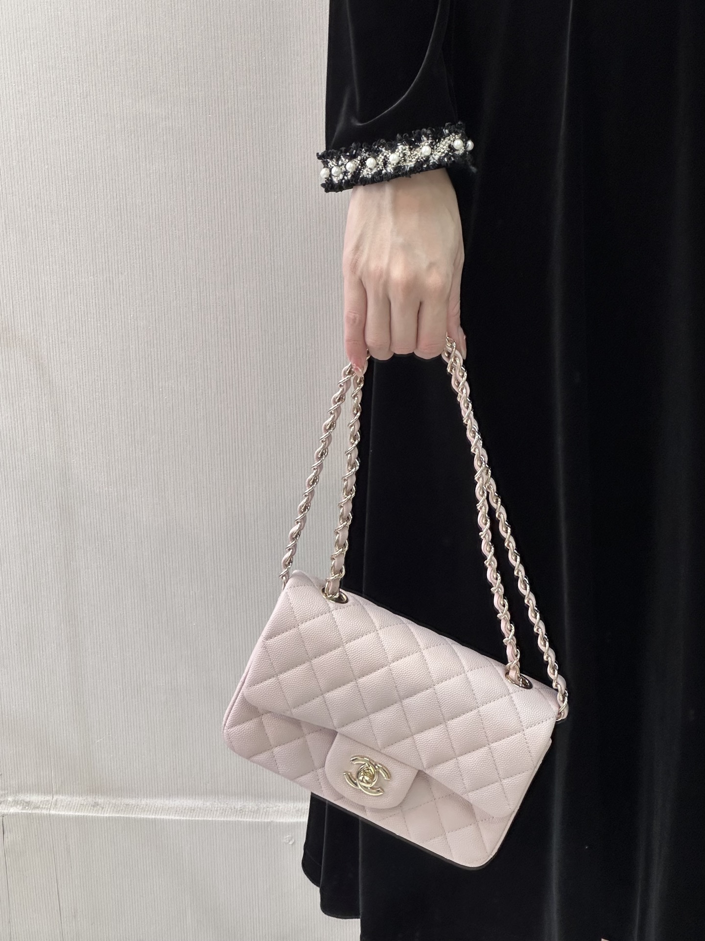 Chanel Classic Flap Mini Shoulder Bag in Pink Lambskin - Image 7