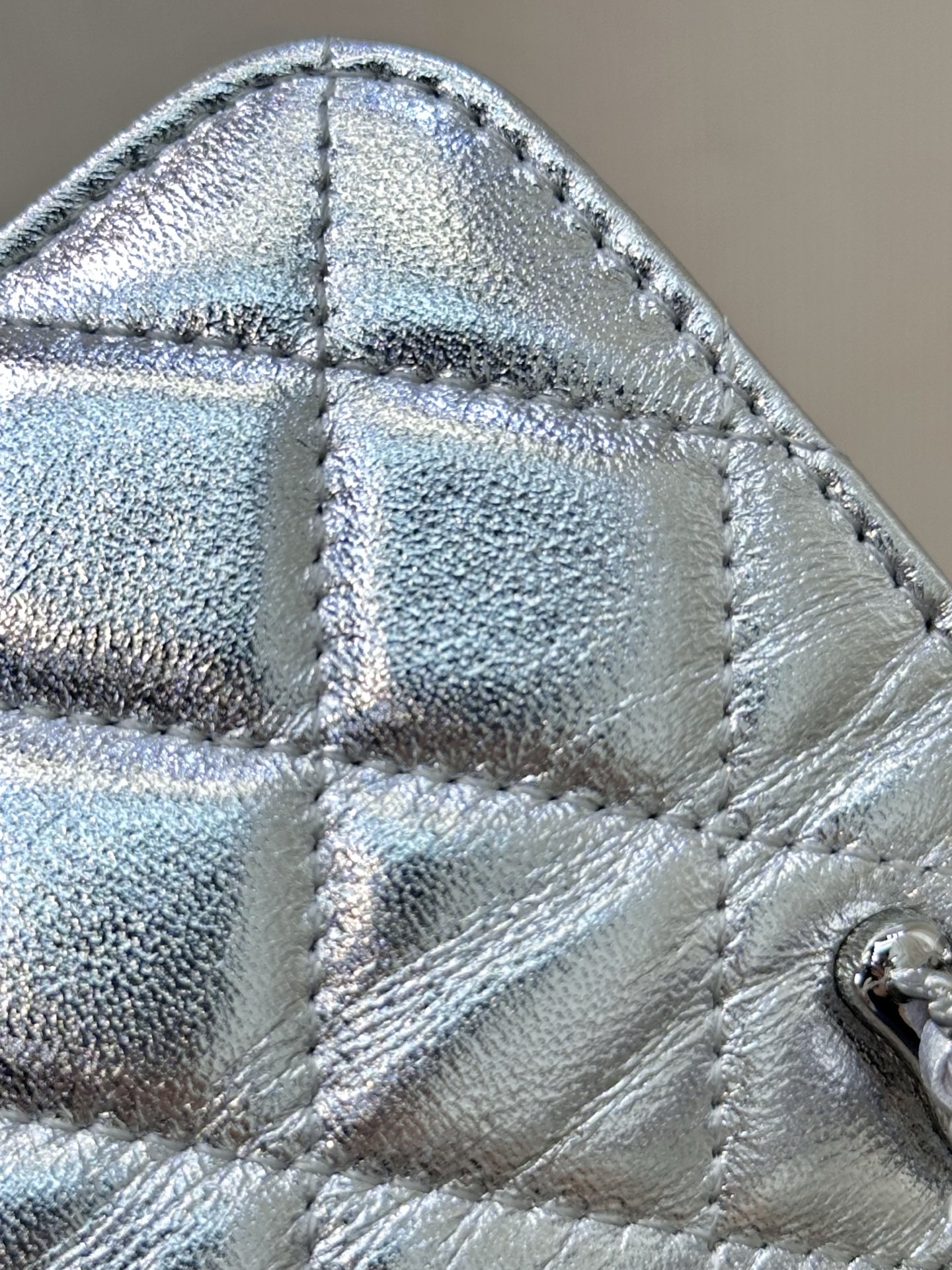 Kelly 25 Top Handle Crossbody Bag - Image 7