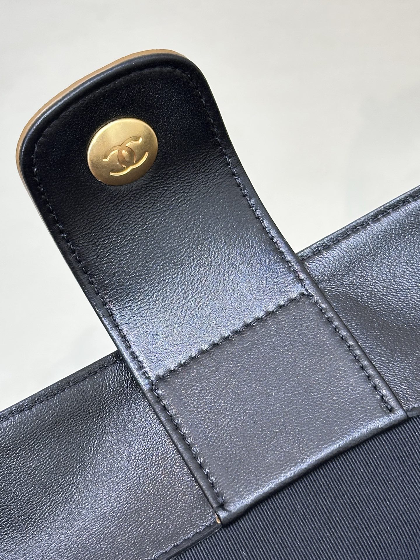 Chanel 5657 Large Suede Handbag - Image 7