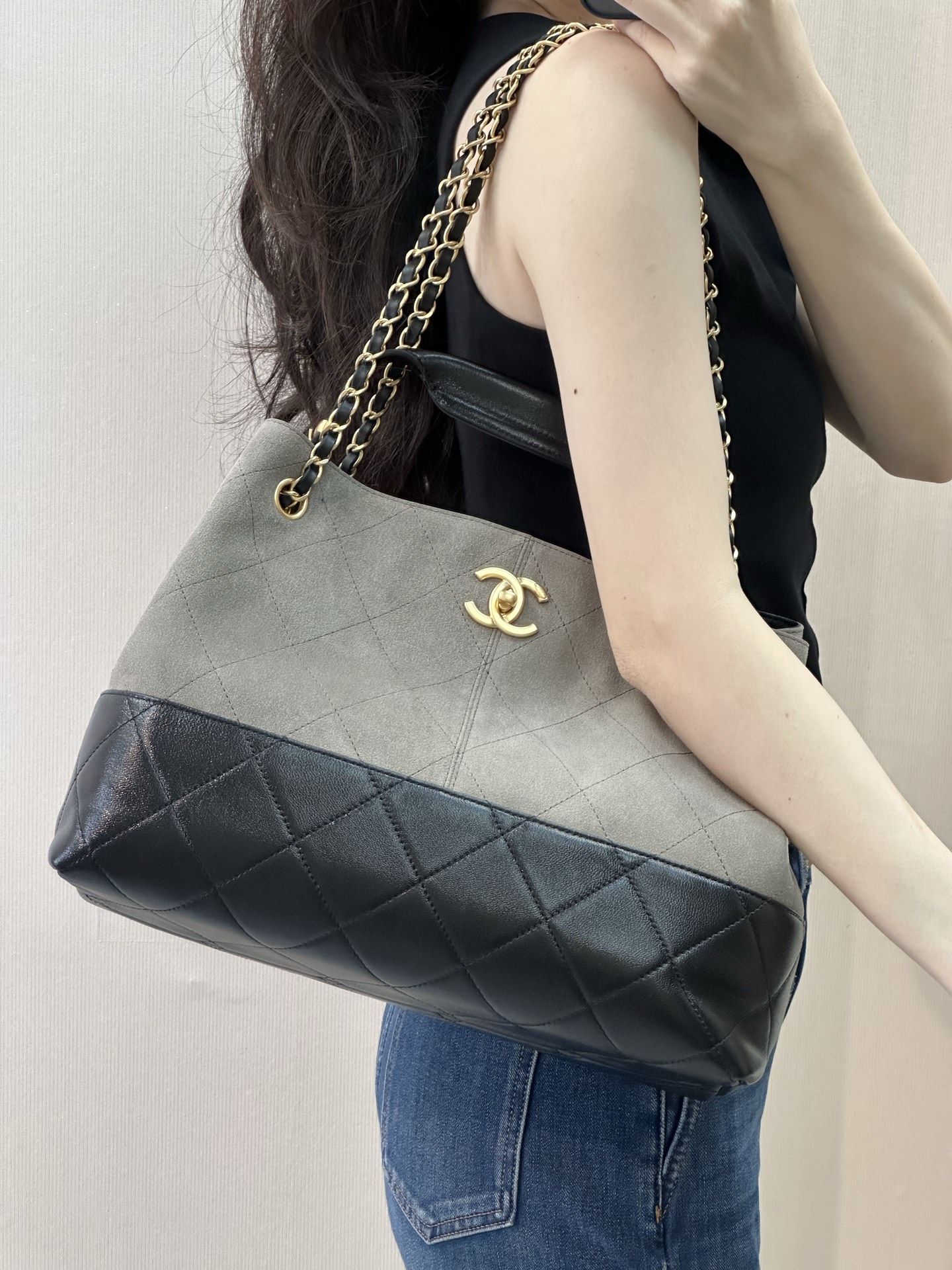 Leather Box Handbag with Geometric Pattern - Image 7