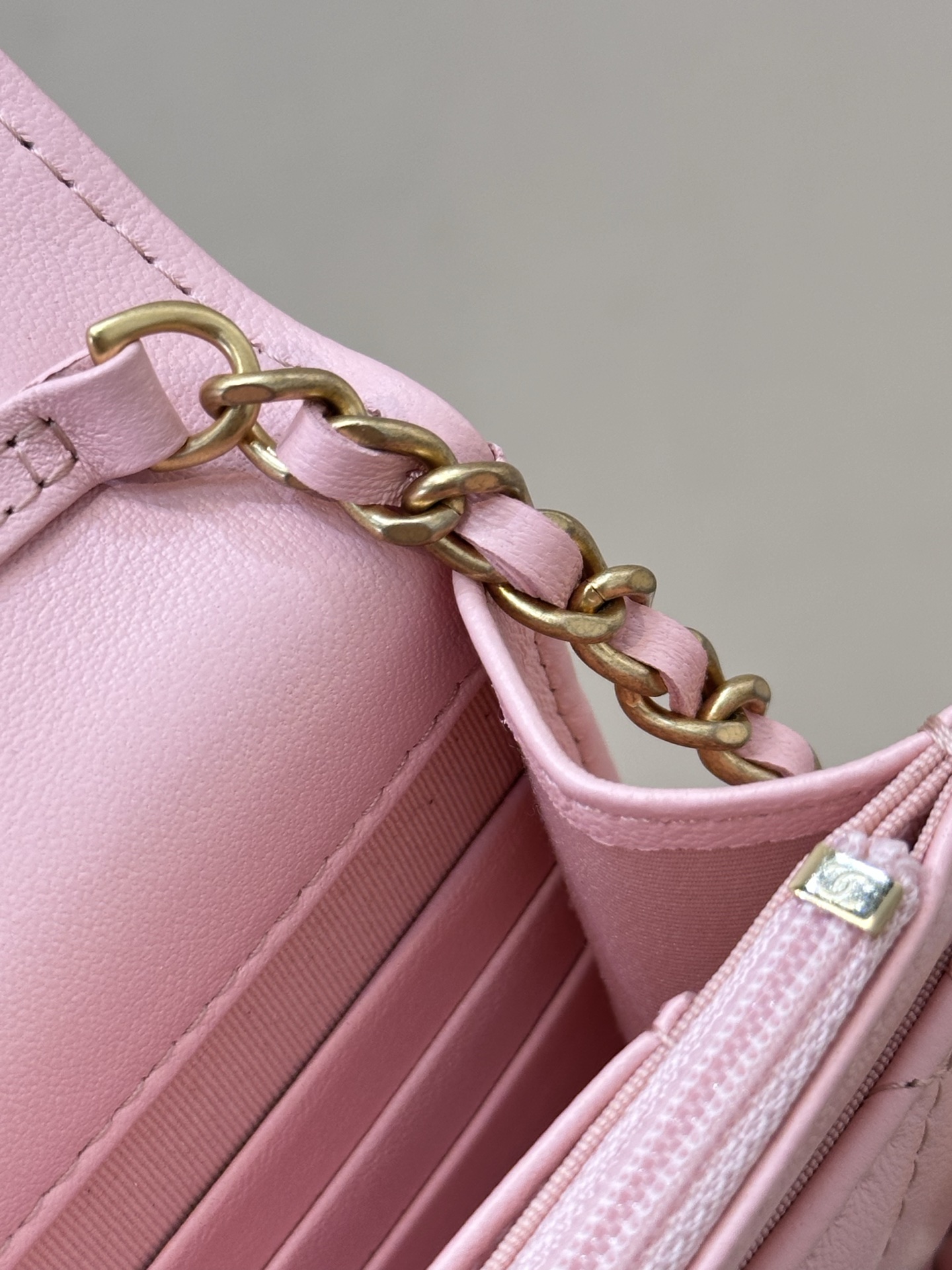 Lambskin Wallet on Chain - Image 7