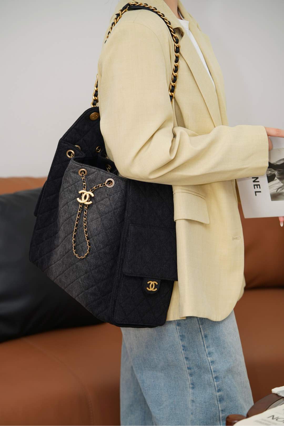 Chanel 25 Large Denim Drawstring Bucket Handbag - Image 7