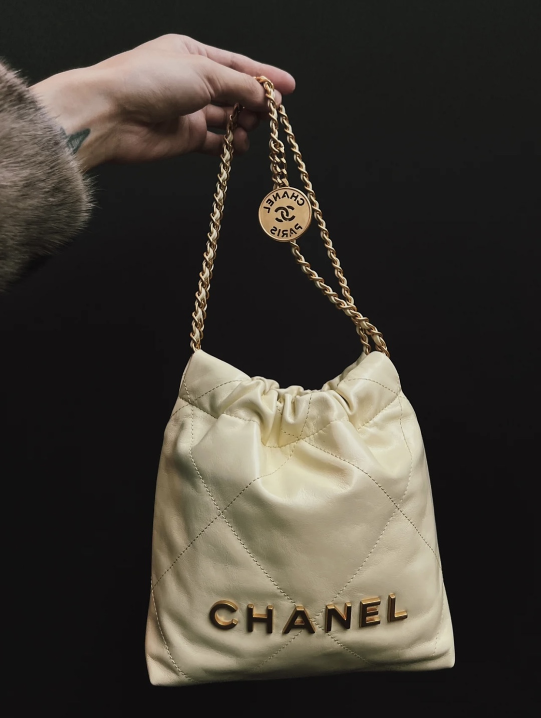 Chanel Mini 22 Leather Shoulder Bag - Image 7