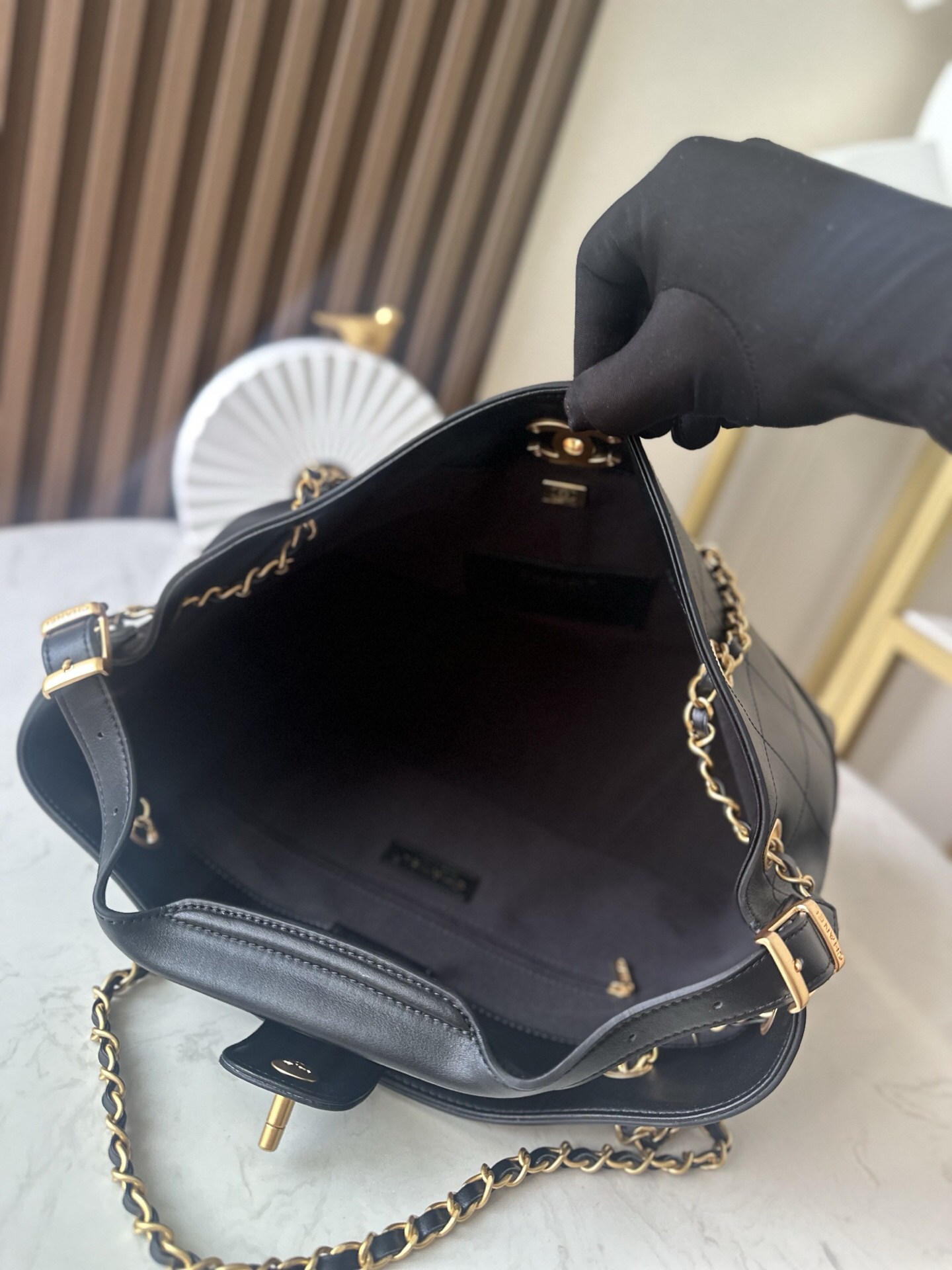 Chanel 25A Small Calfskin Handbag - Image 7