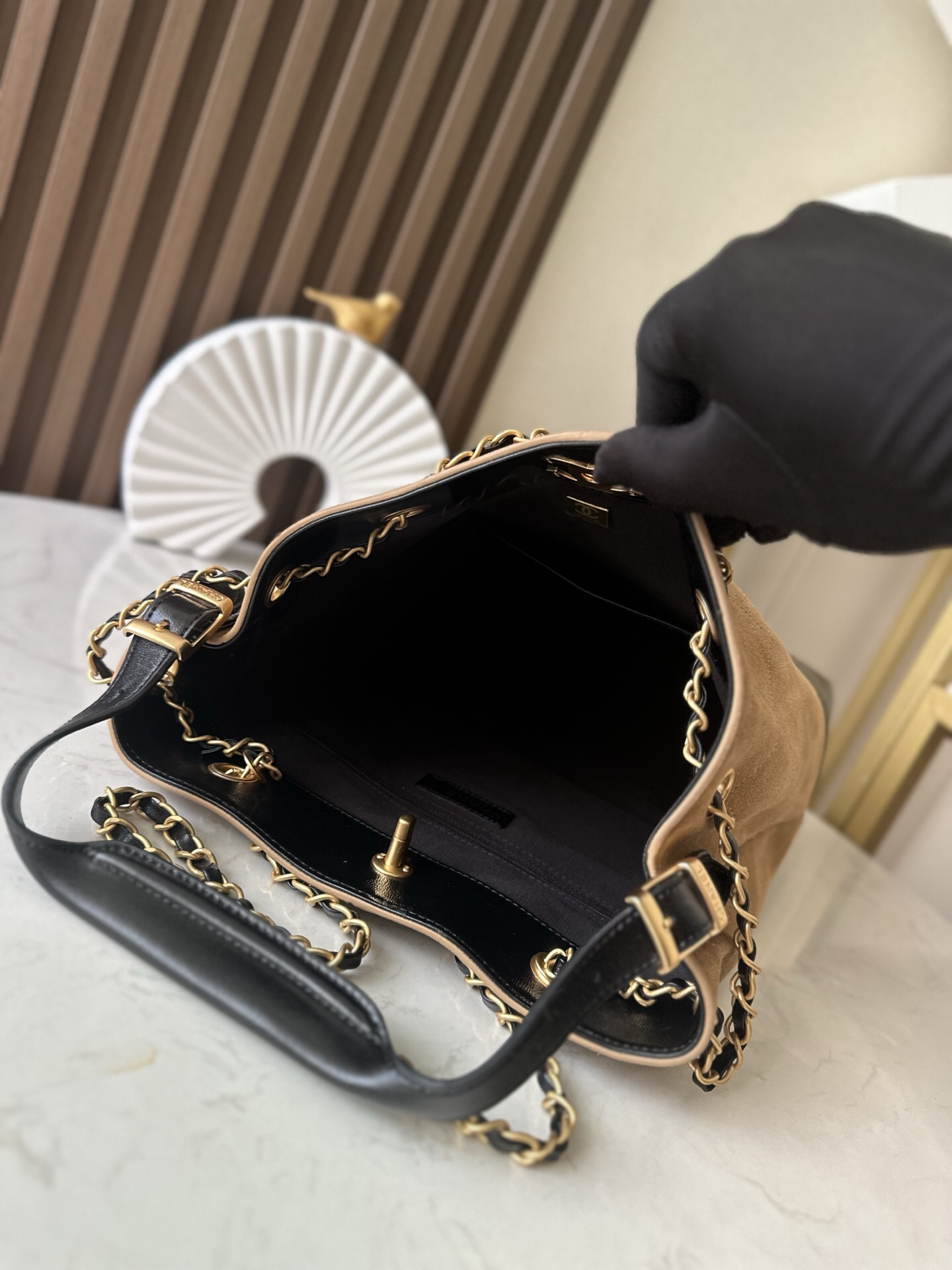 Chanel 25A Handcrafted Calfskin Bag - Image 7