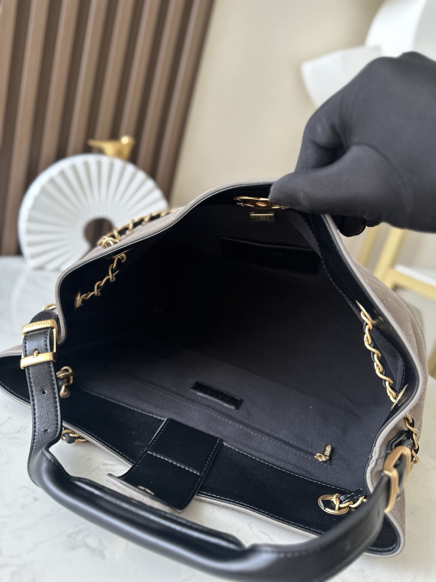 Chanel 25A Handmade Lambskin Bag - Image 7