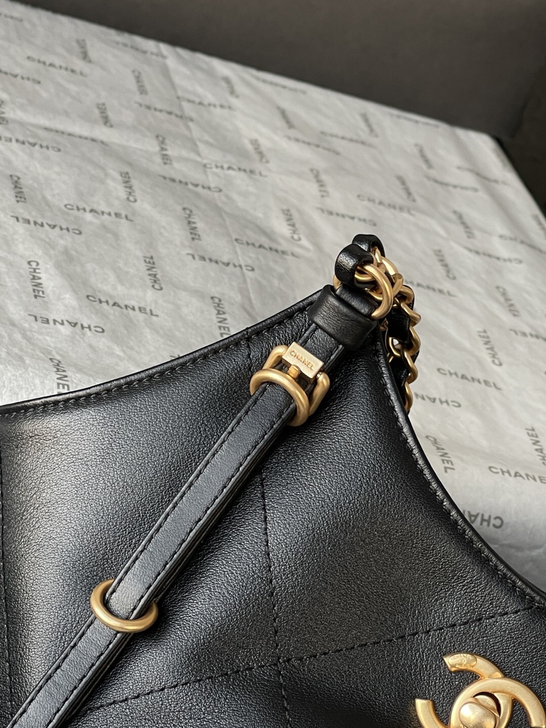 Chanel 25S Maxi Hobo Tote Bag AS6015 - Image 7