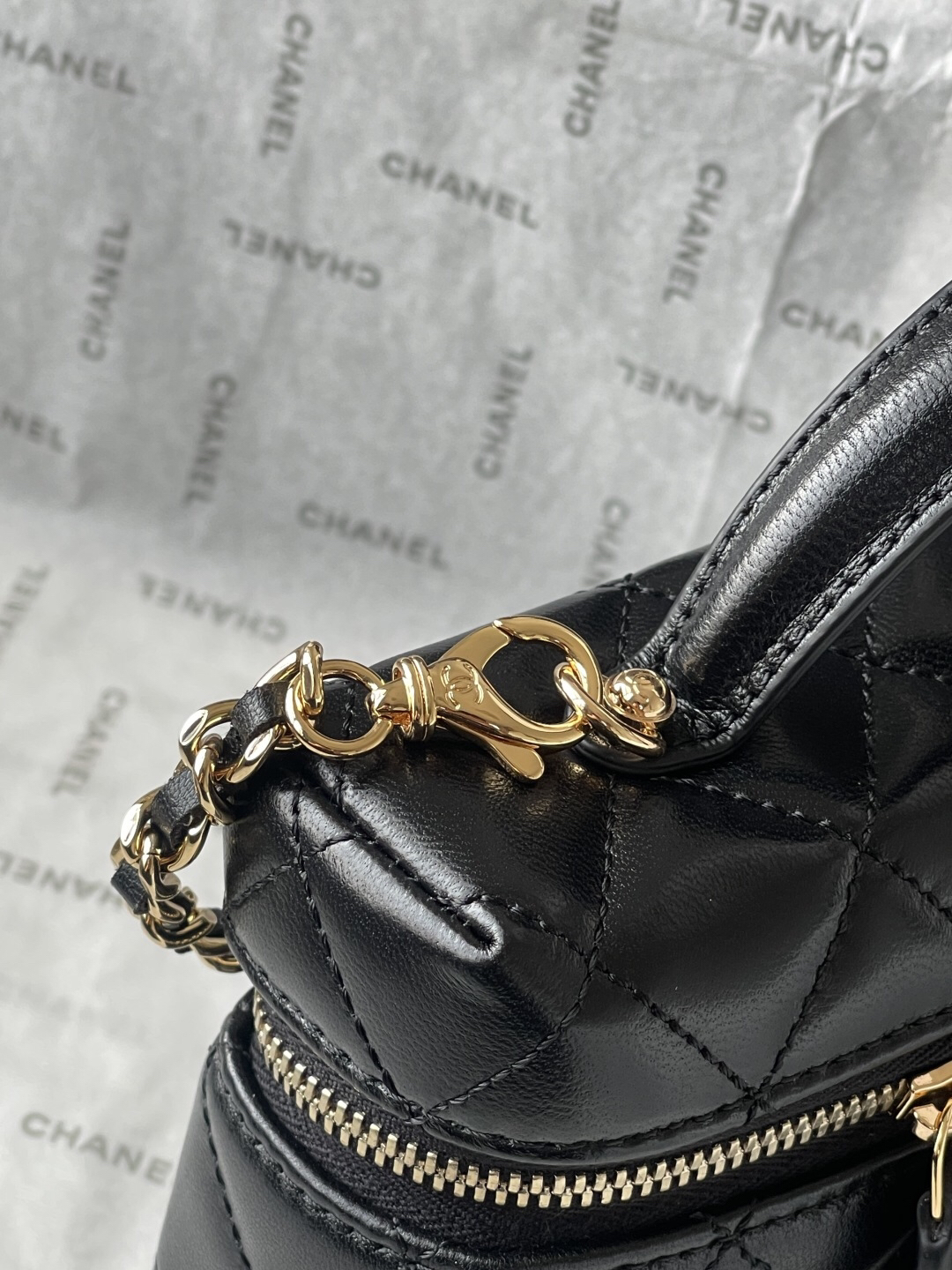 Chanel 25C Lambskin Box Handbag A4804 - Image 7