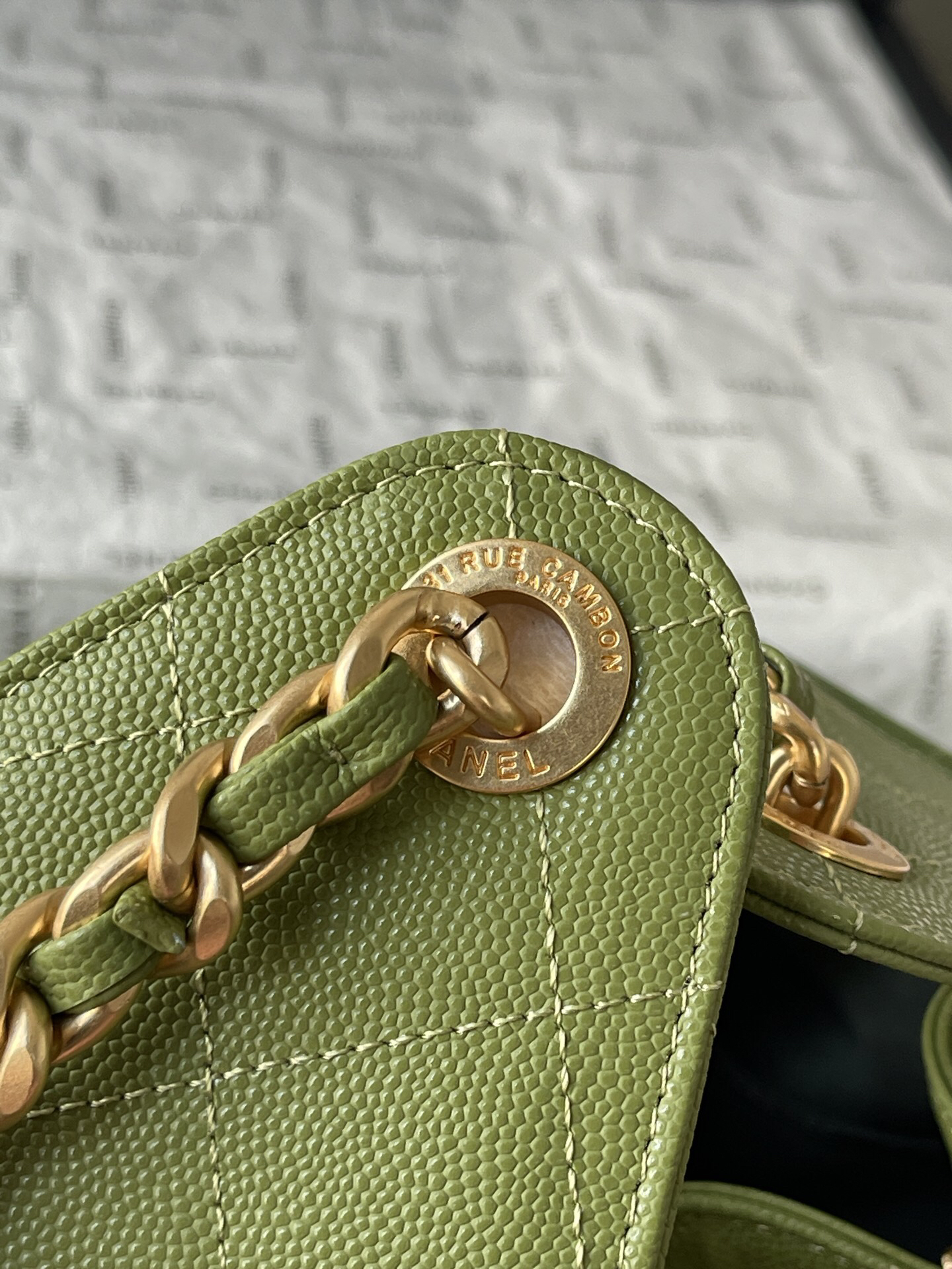 Chanel AS5293 Quilted Leather Hobo Shoulder Bag - Image 7