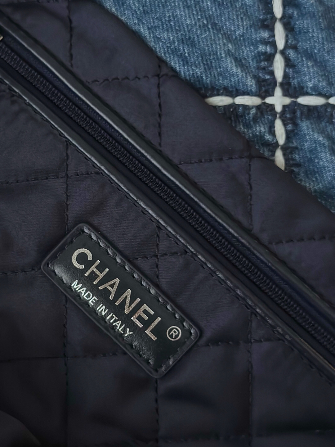 Chanel Drawstring Shoulder Bag - Image 7