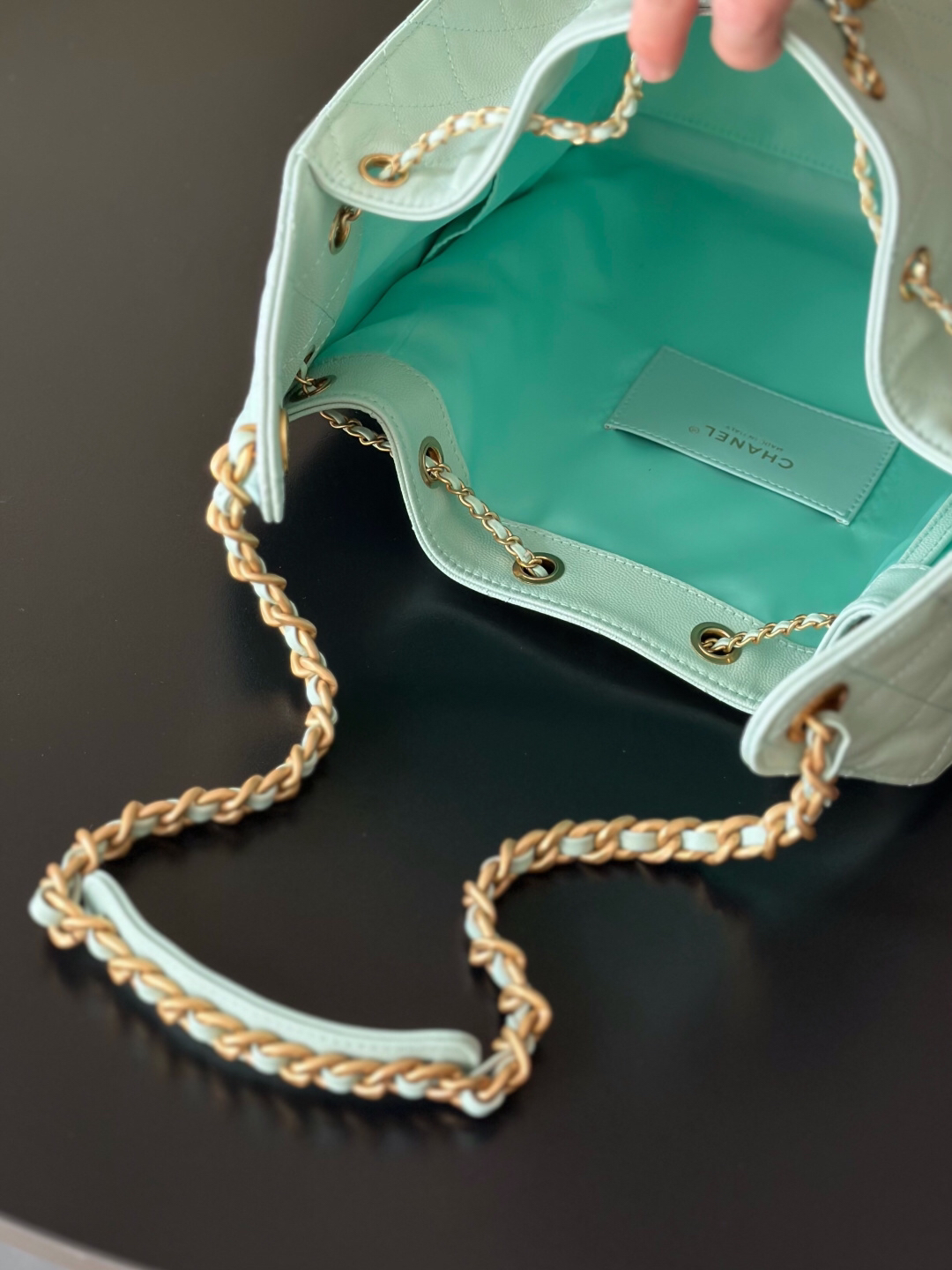 CHANEL Quilted Leather Hobo Shoulder Bag - Image 7