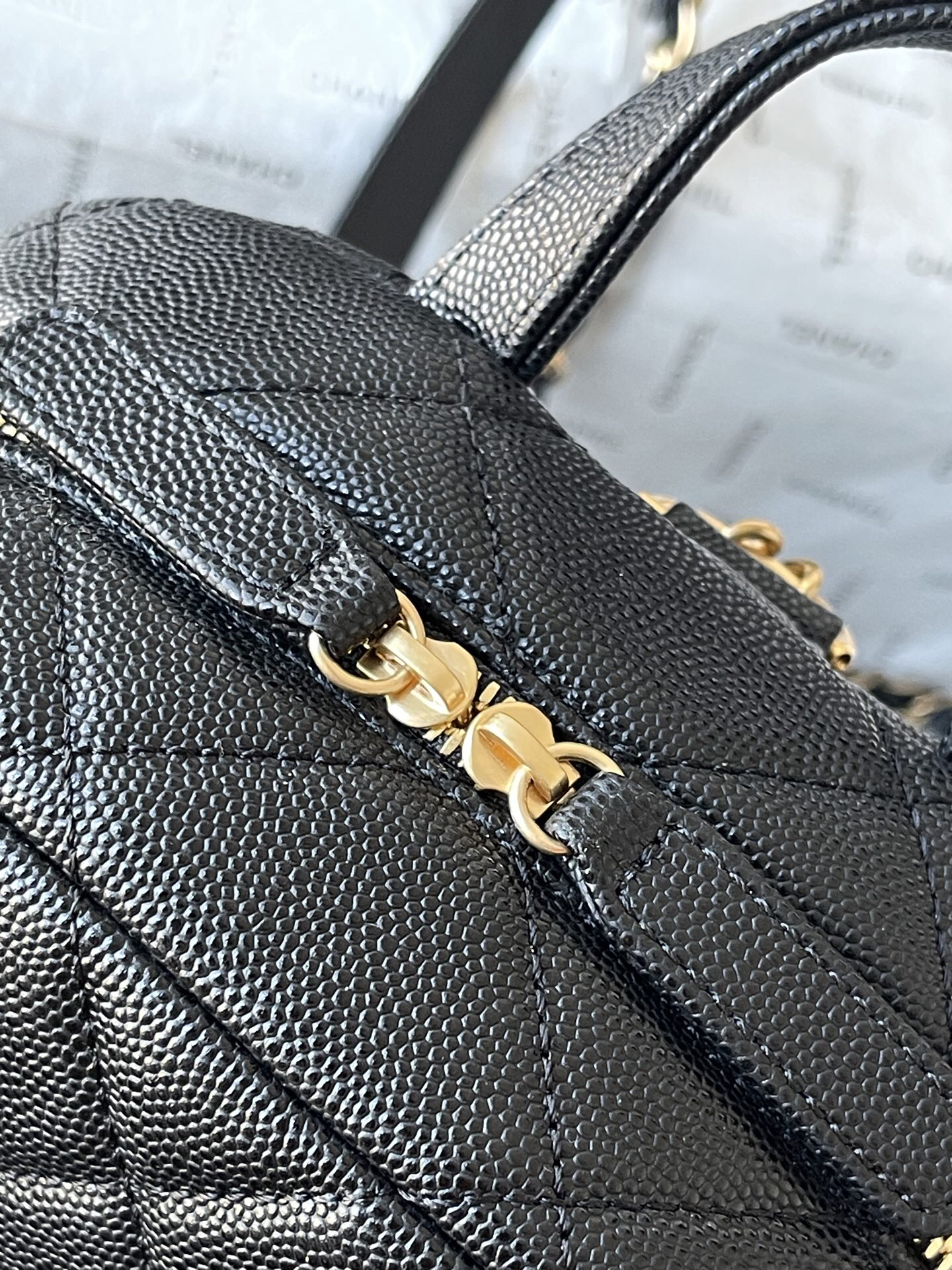 Chanel AS5793 Cowhide Shoulder Bag - Image 7