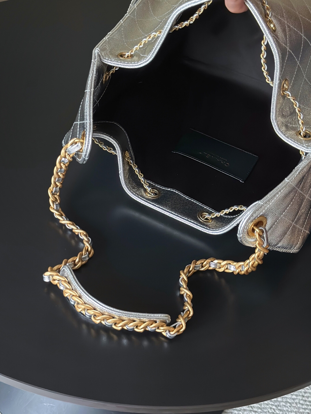 CHANEL 25C Quilted Leather Hobo Shoulder Bag - Image 7