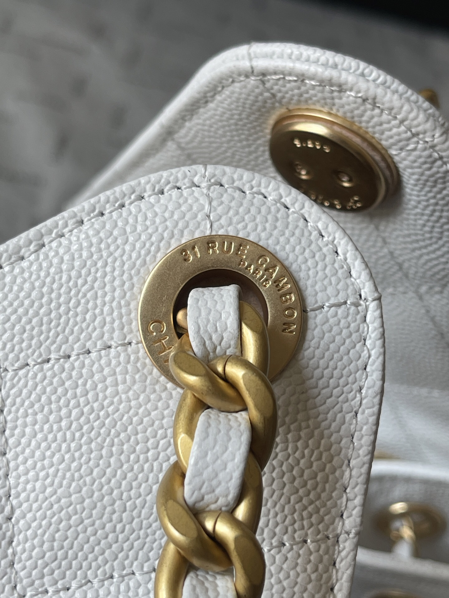 Chanel Small Pebbled Leather Hobo Shoulder Bag - Image 7