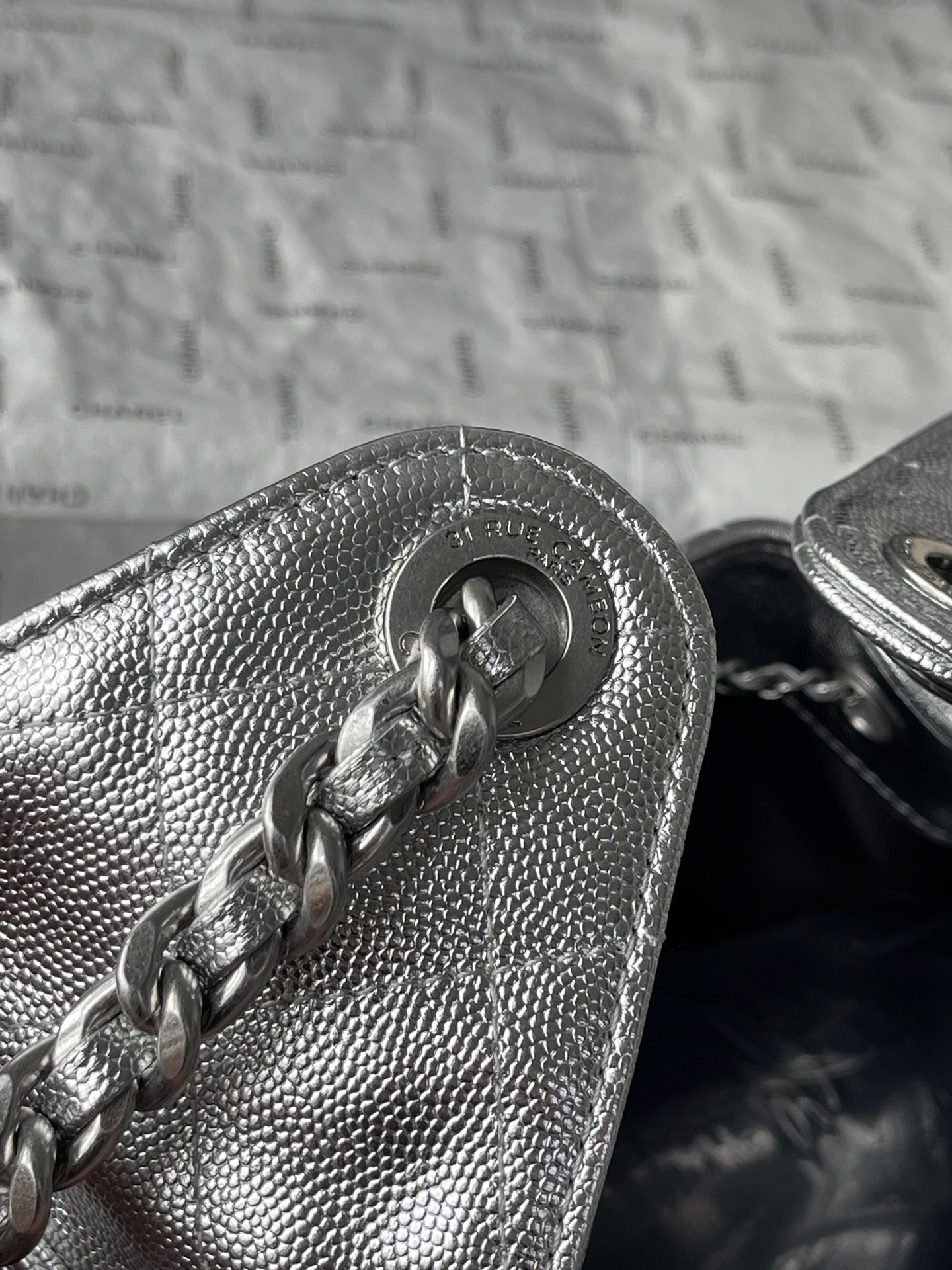 Chanel Quilted Leather Hobo Bag AS5293 - Image 7