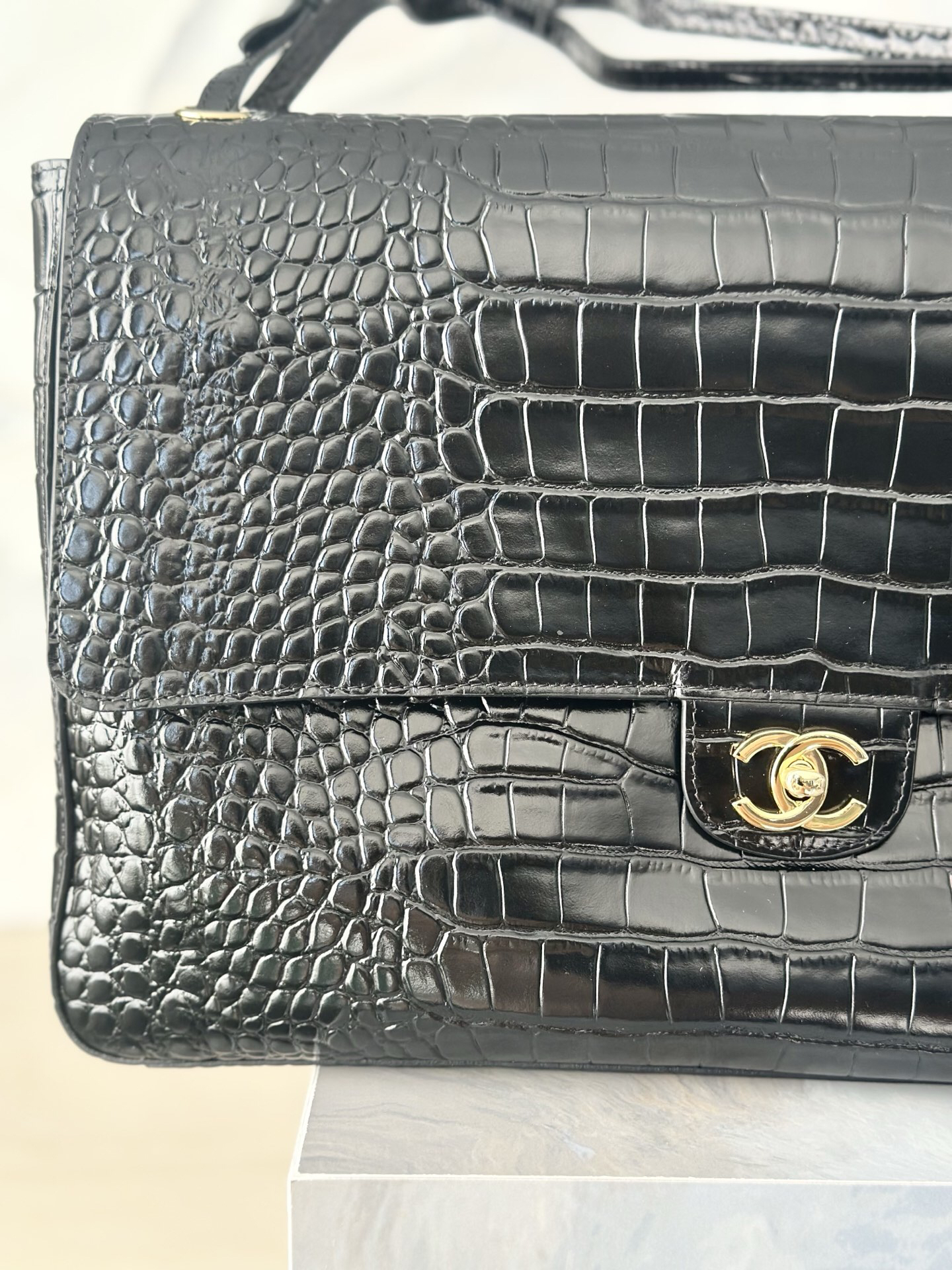 Chanel Black Crocodile-Pattern Maxi Flap Handbag with Gold Buckle - Image 7