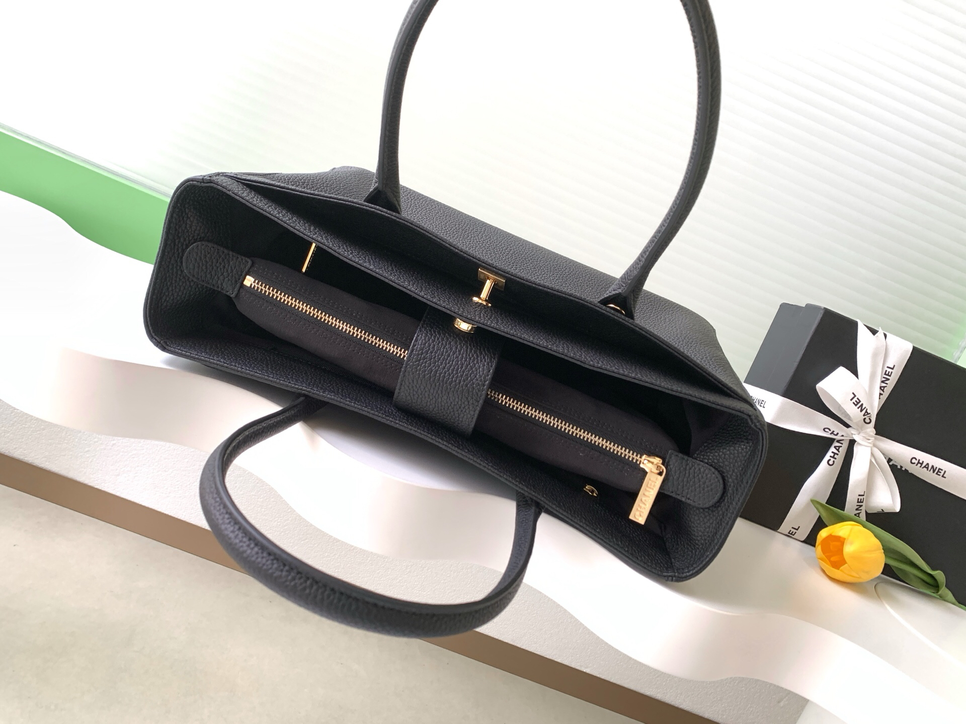 Chanel Cerf Medium Black and Gold Tote Bag - Image 7