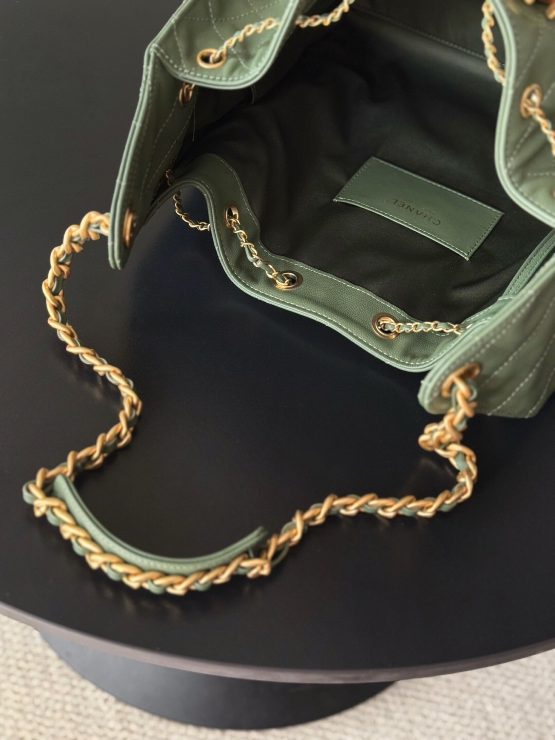 CHANEL 25 Quilted Leather Hobo Shoulder Bag - Image 7