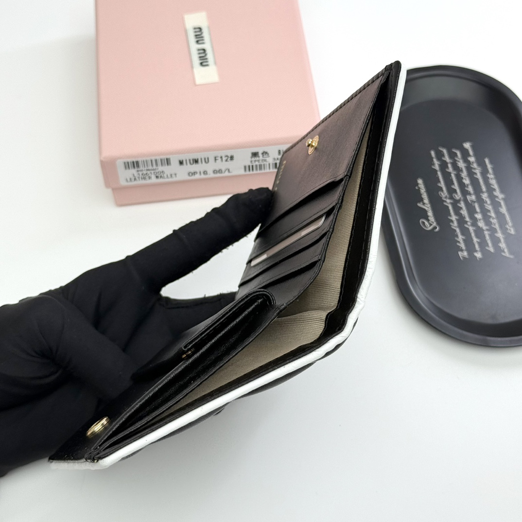 Miu Miu Leather Wallet - Image 7