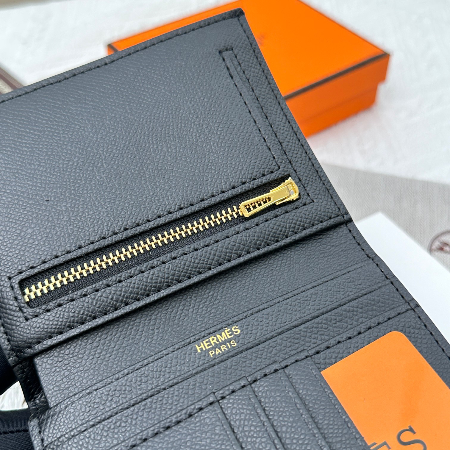 Hermes 5120 Palm-Grain Leather Wallet with Gold-Tone Clasp - Image 7