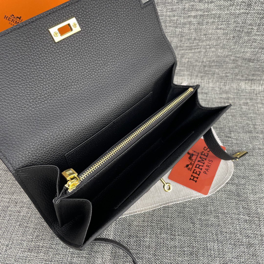 Hermès Kelly Handbag in Togo Leather with Gold-Tone Hardware - Image 7