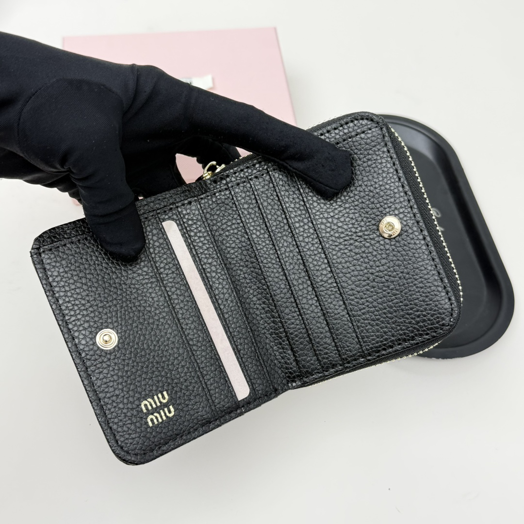Miu Miu Leather Wallet - Image 7