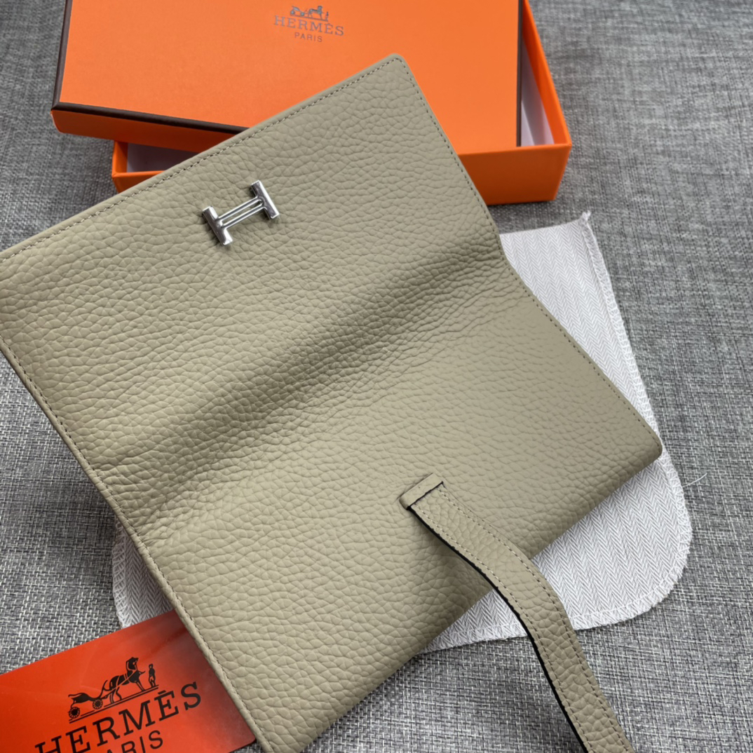 Hermes Women's Solid Leather Bifold Wallet - Image 7