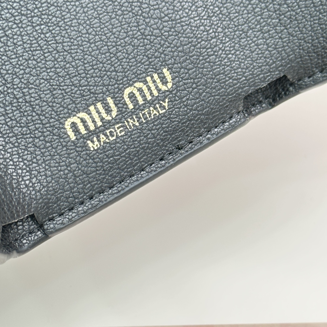 Miu Miu Leather Wallet - Image 7