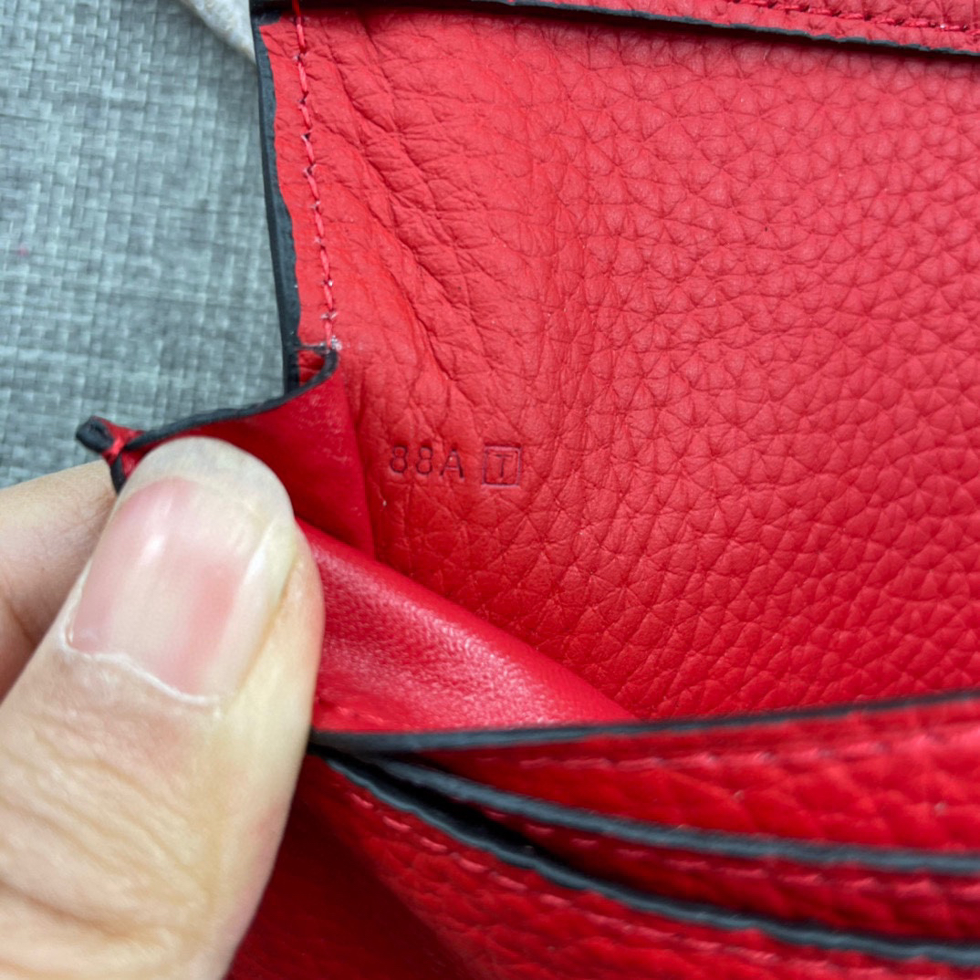 Hermès Women's Leather Zip Wallet - Image 7