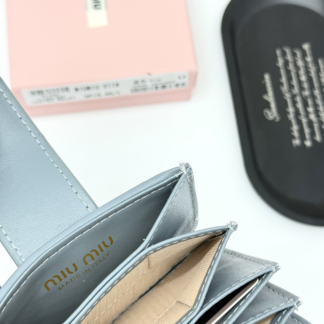 Miu Miu Pleated Leather Card Holder V11 - Image 7