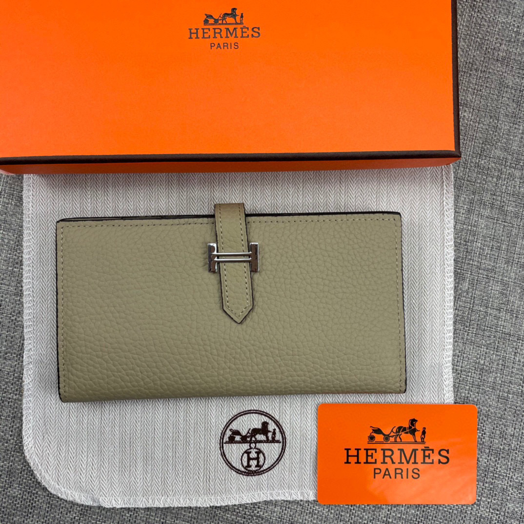 Hermes Women's Leather Zip Wallet - Image 7
