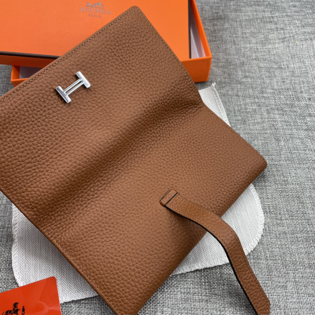 Hermes Women's Solid Color Togo Leather Bifold Wallet - Image 7