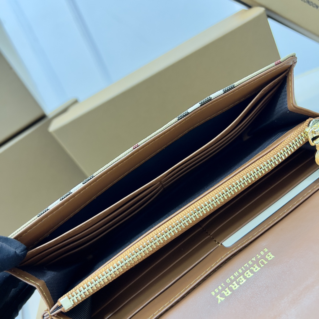 Burberry Vintage Check Long Wallet - Image 7