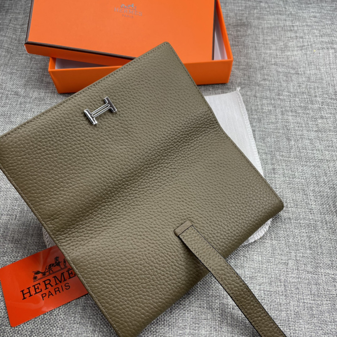 Hermes Women's Solid Color Bifold Leather Wallet - Image 7