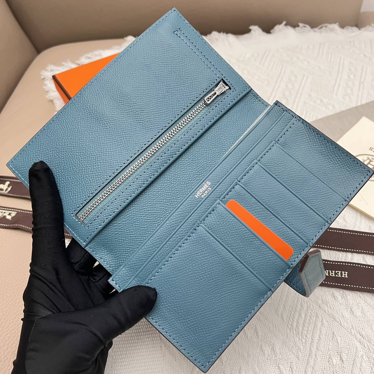 Hermès Women's Togo Leather Vertical Wallet with Zip Closure - Image 7