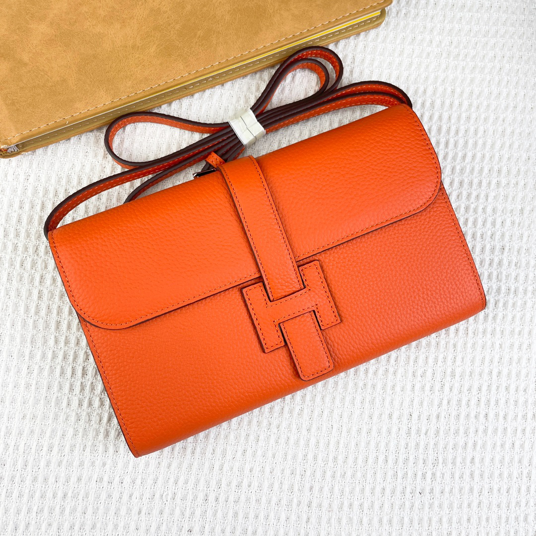 Hermès H538-2 Litchi-Grain Leather Shoulder Crossbody Bag - Image 7