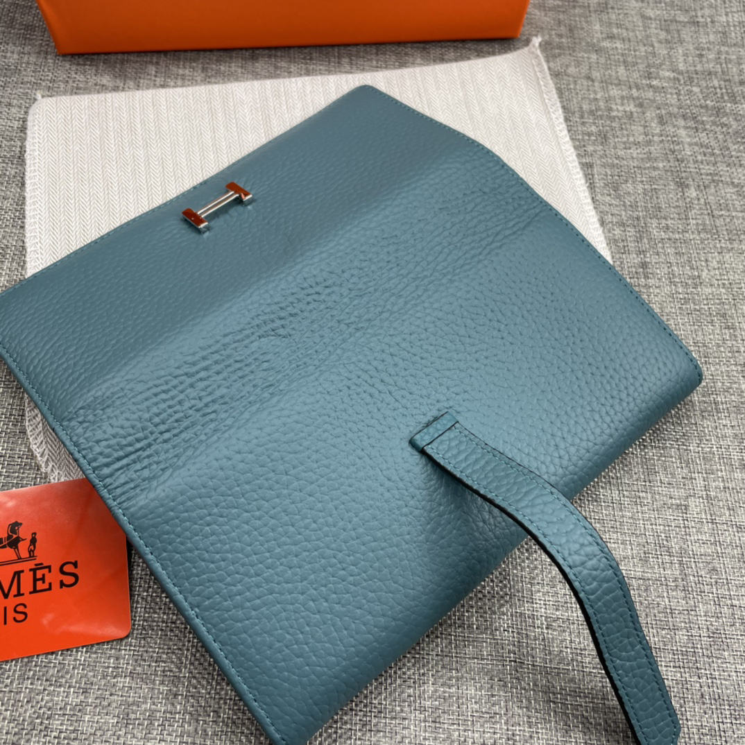 Hermès Women's Togo Leather Bi-Fold Wallet - Image 7