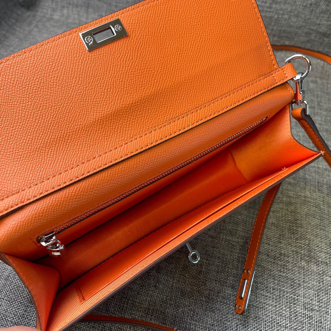 Hermes Kelly Leather Shoulder and Crossbody Bag - Image 7