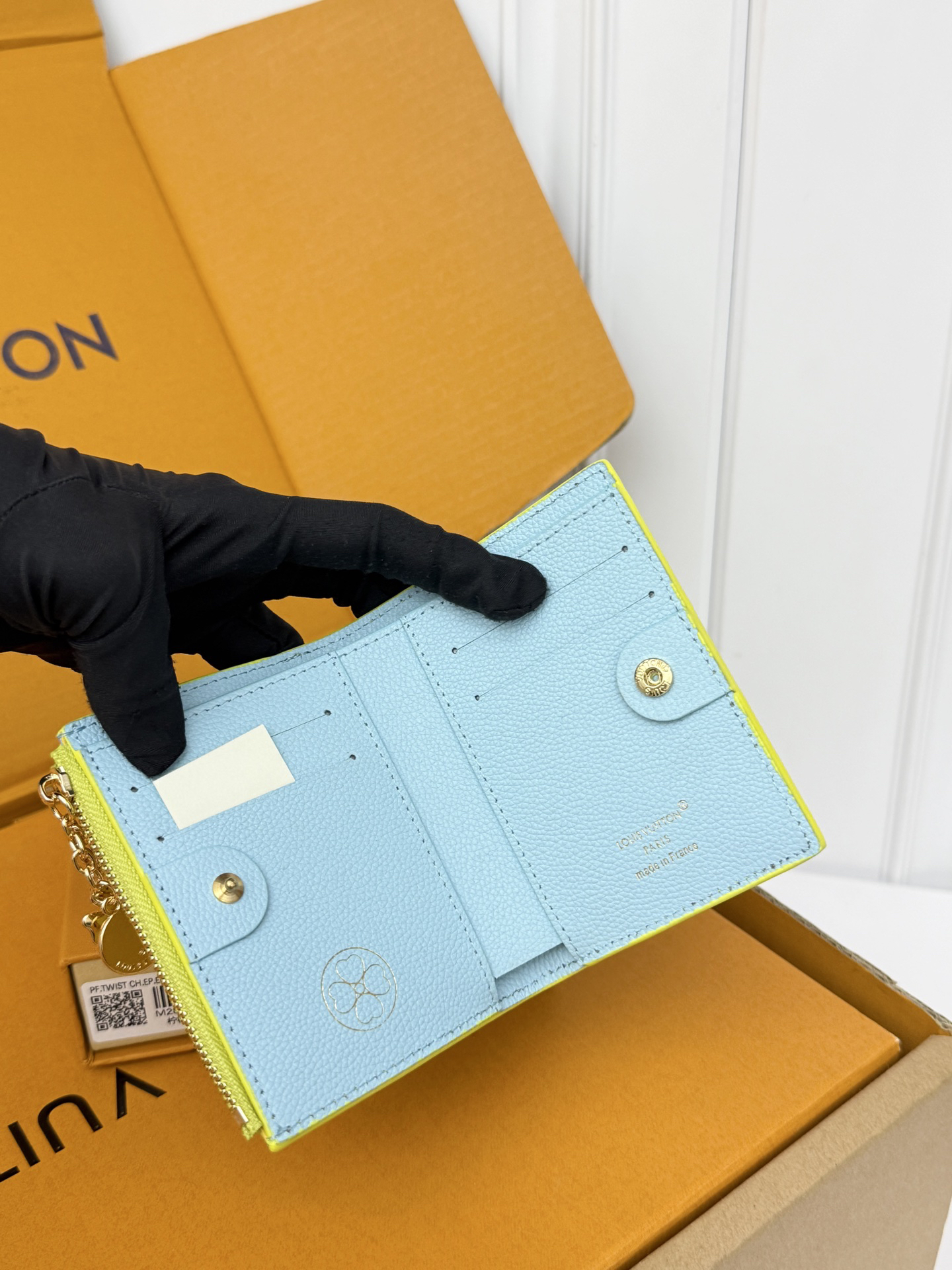 Louis Vuitton Lisa Monogram Cowhide Leather Wallet - Image 7