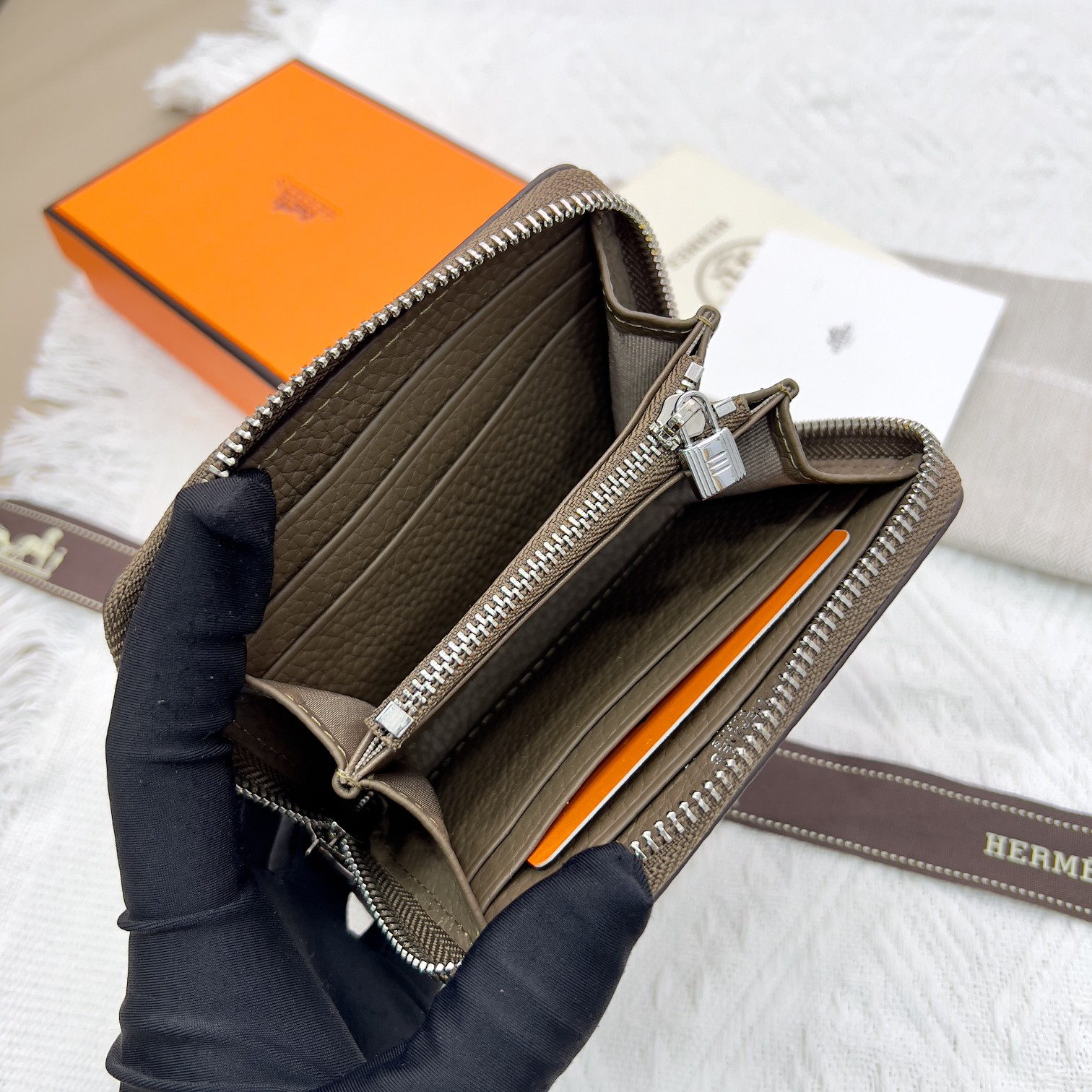 Hermes Constance Wallet - Image 7