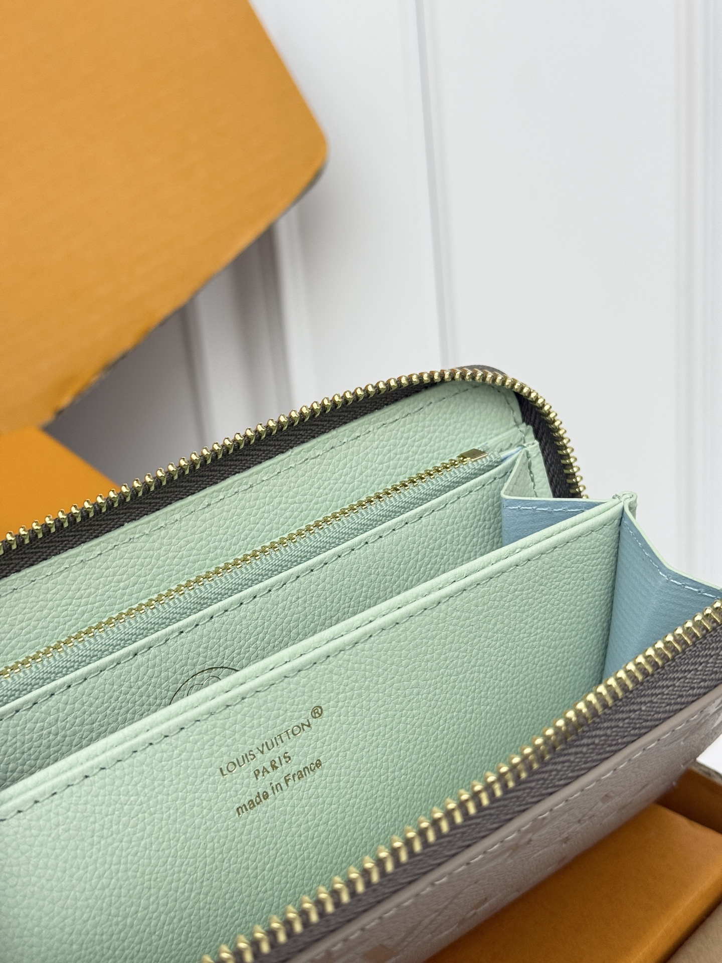 Louis Vuitton M60430 Zipped Wallet - Image 7