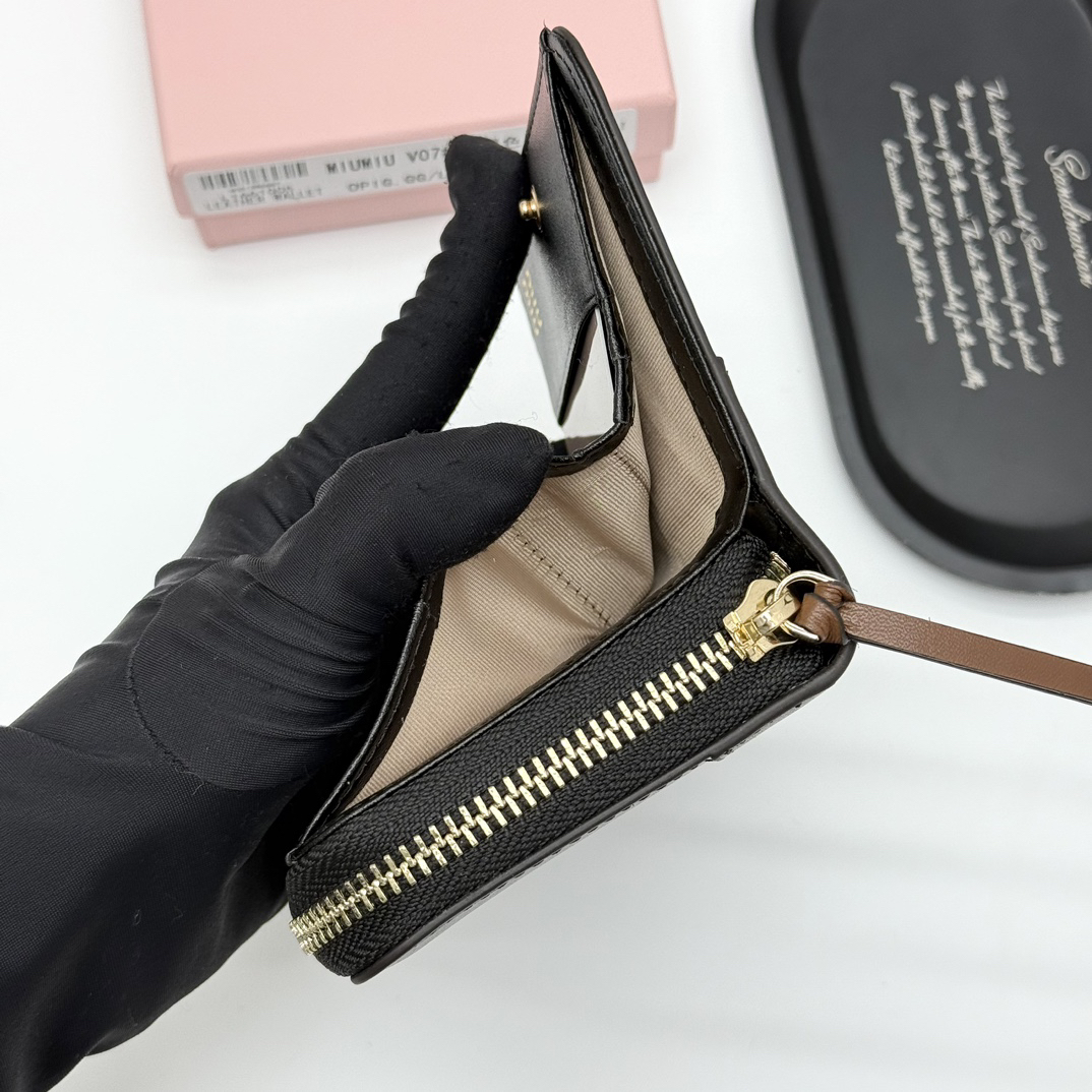 Miu Miu V07 Coin Purse - Image 7