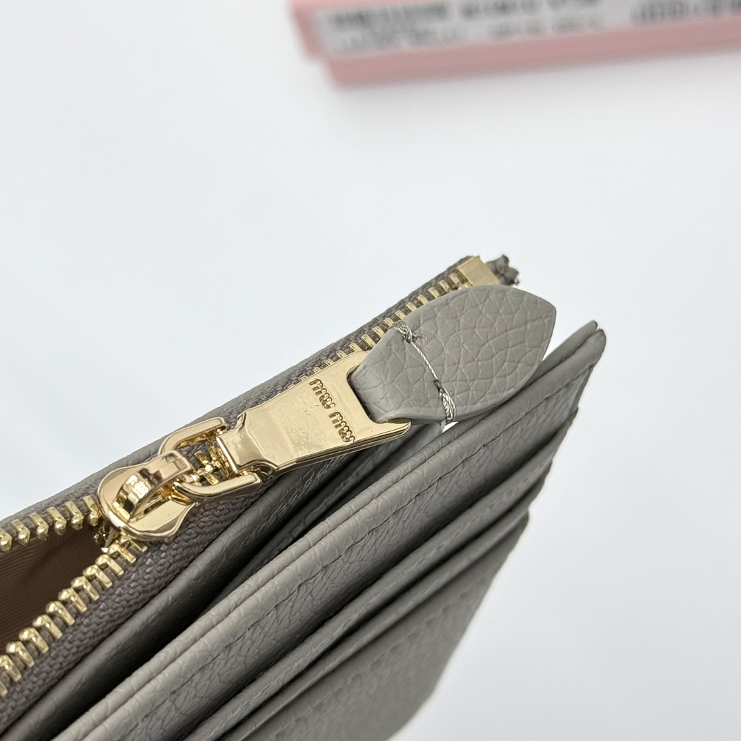 Miu Miu V13 Leather Bag - Image 7