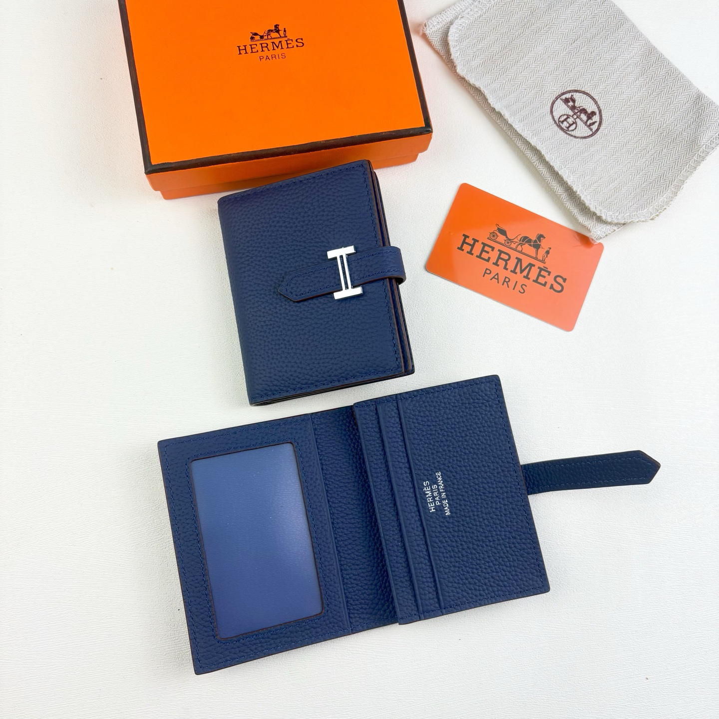 Hermès Togo Leather Card Holder with H-Lock - Image 7