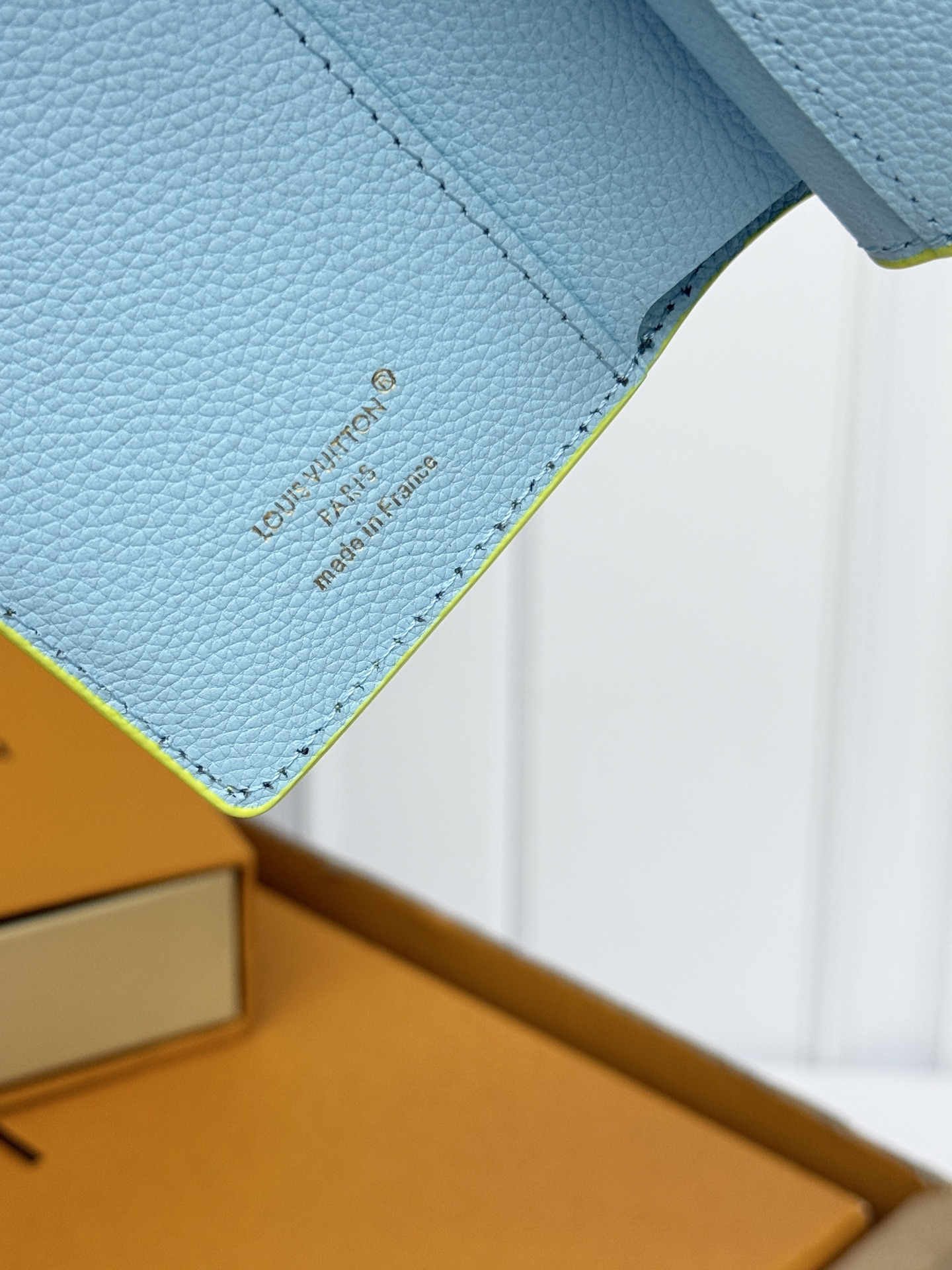 Louis Vuitton M27506 Embossed Cowhide Wallet - Image 7