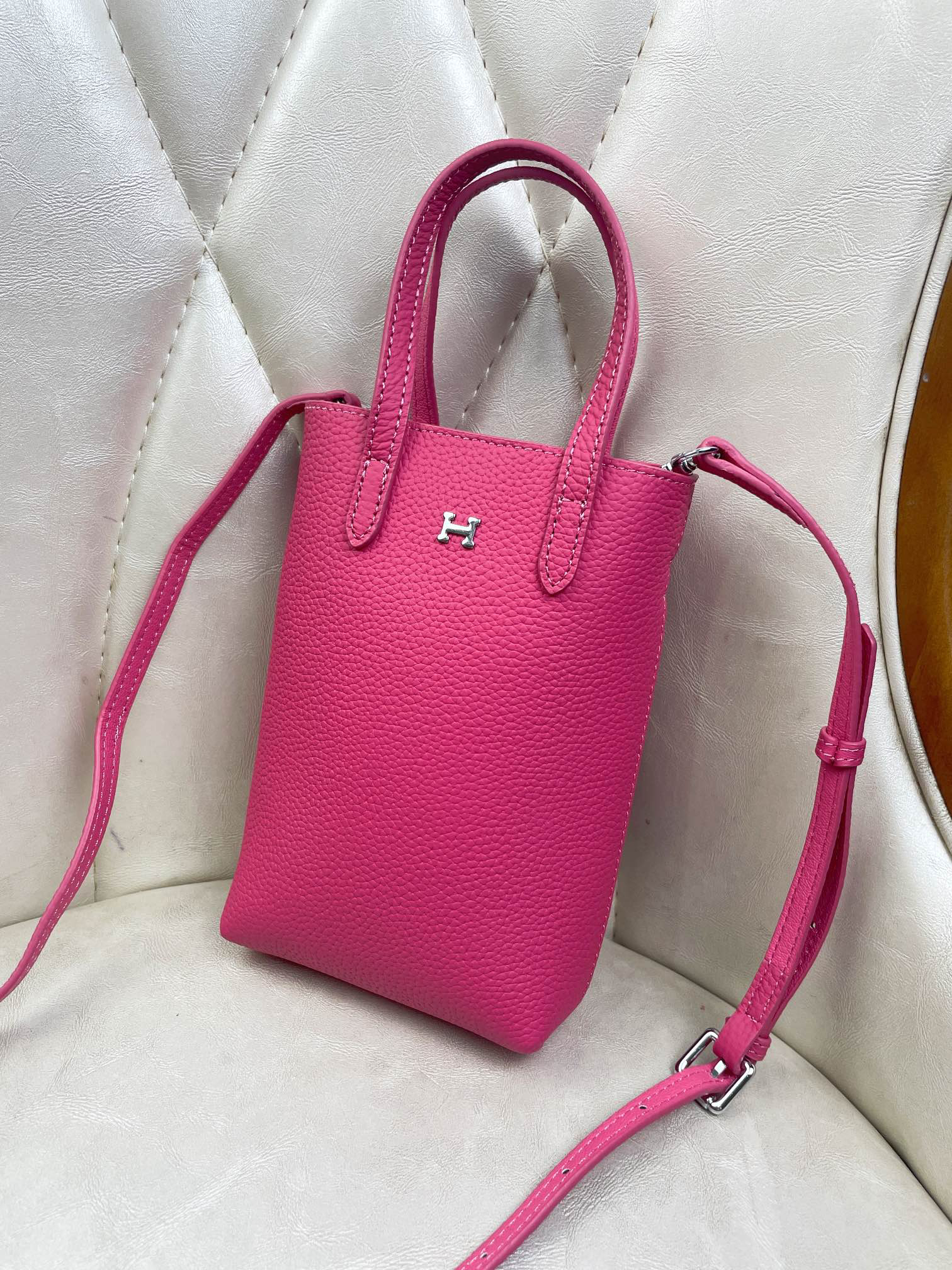 Hermès Leather Multi-Function Crossbody Phone Bag - Image 7