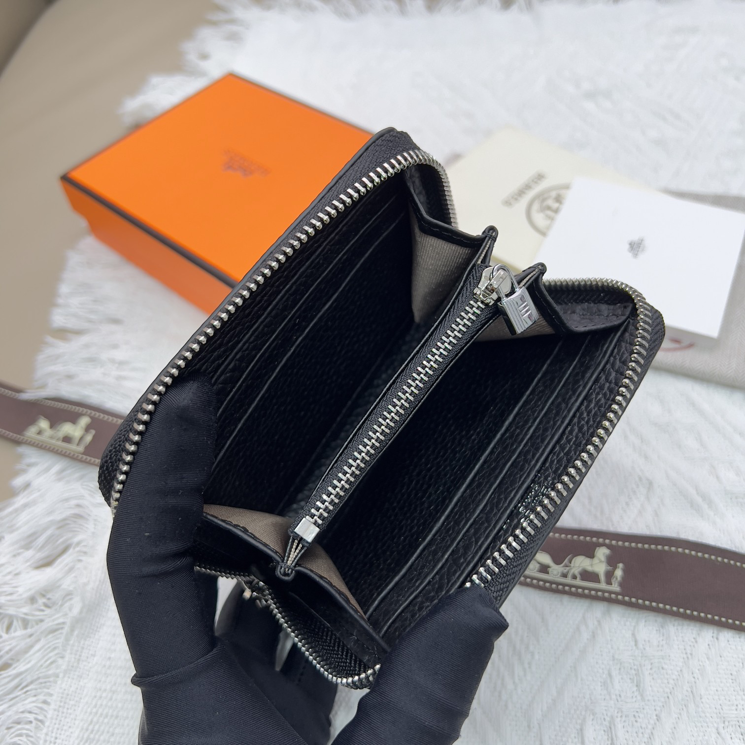 Hermès Constance Leather Wallet - Image 7