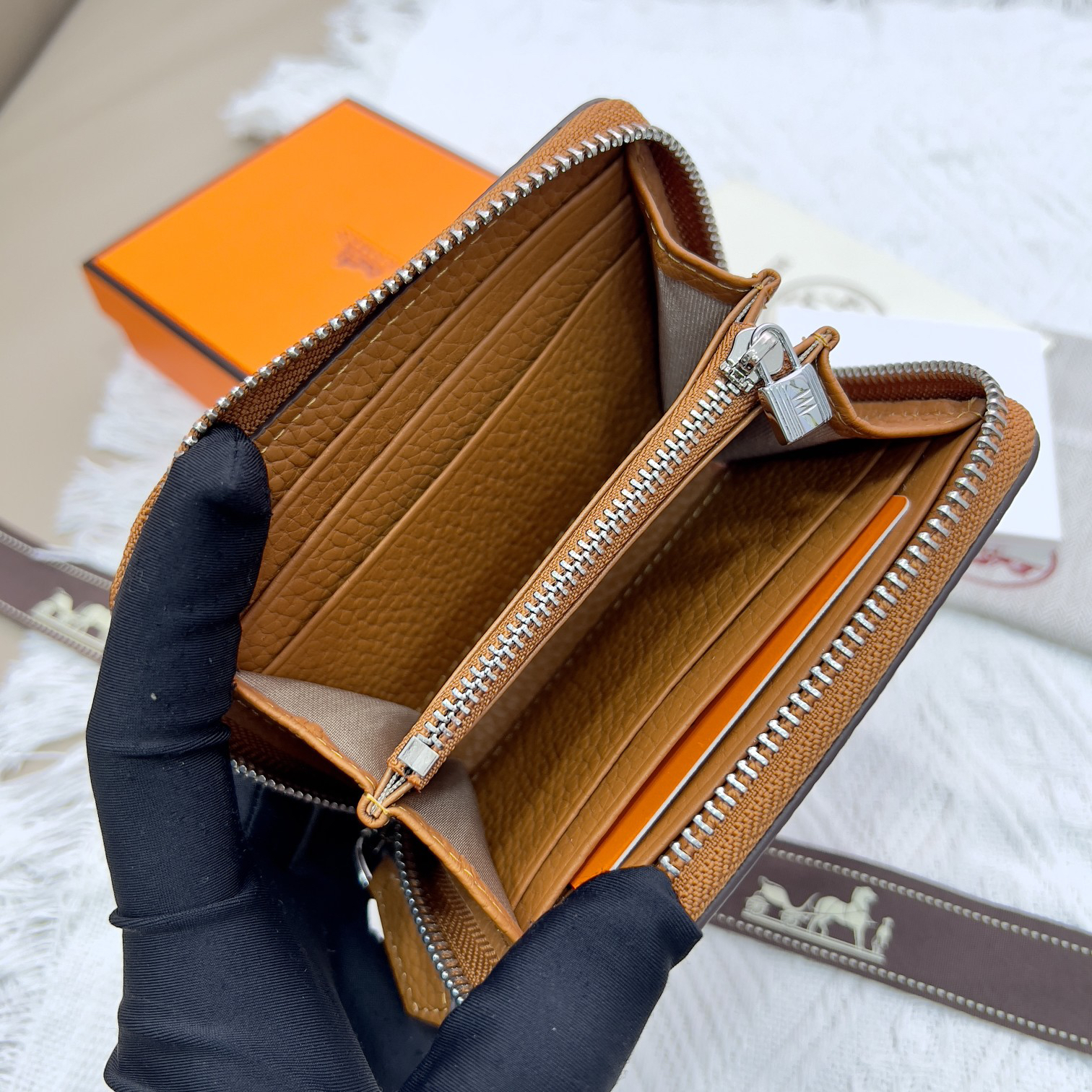 Hermès Constance Wallet - Image 7