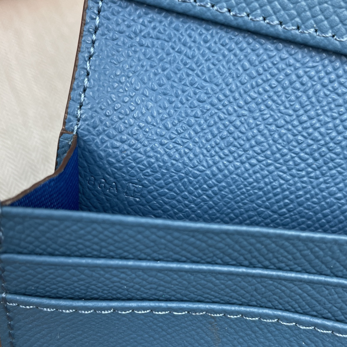 Hermès Women's Empson Leather Zip Wallet - Image 7
