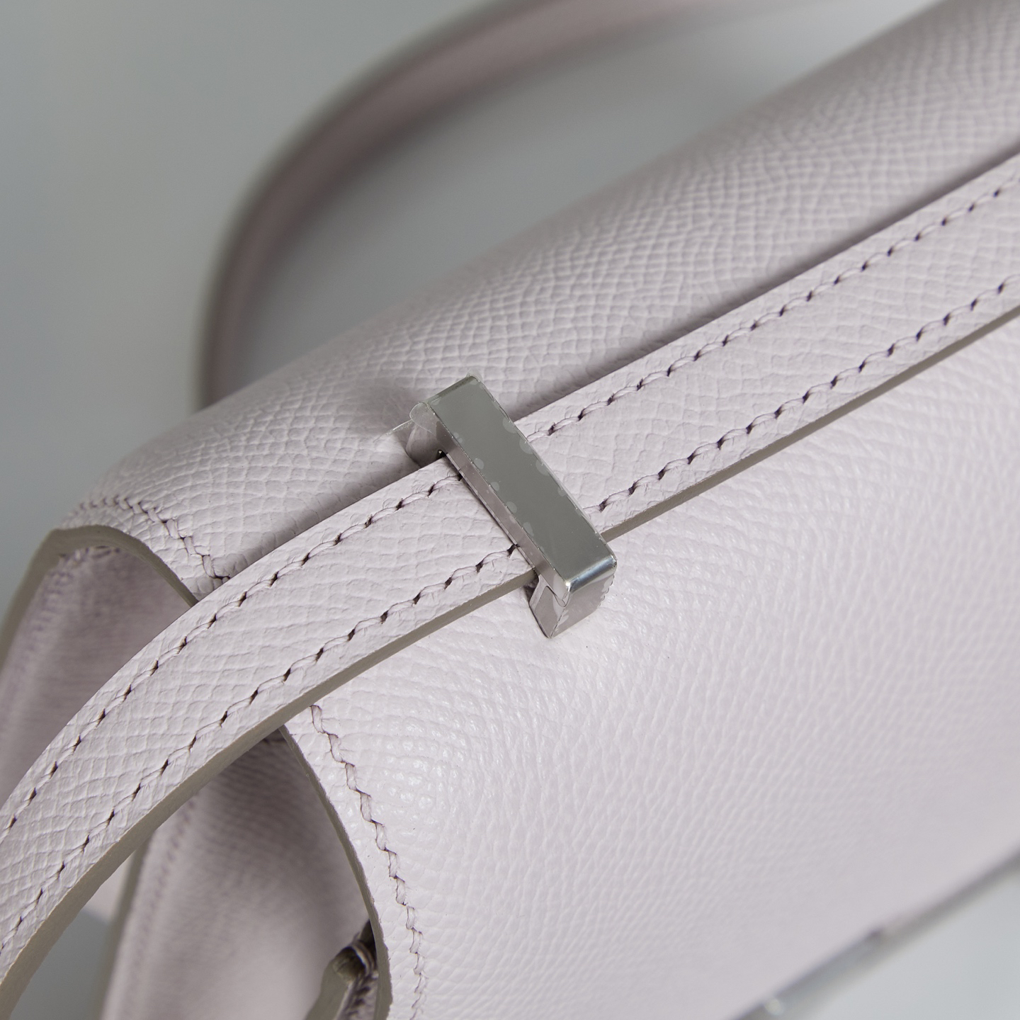 Hermès Constance Handmade Epsom Leather Shoulder Bag in Dreamy Pink - Image 7